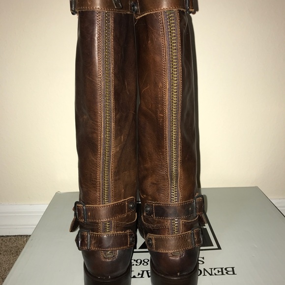 Frye Veronica Back ZIP Boot - Picture 8 of 8